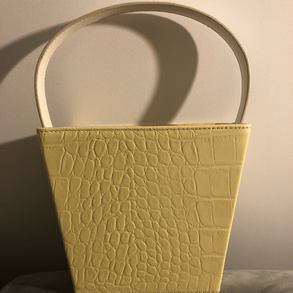 Staud Edie Trapezoid Bucket bag white+yellow